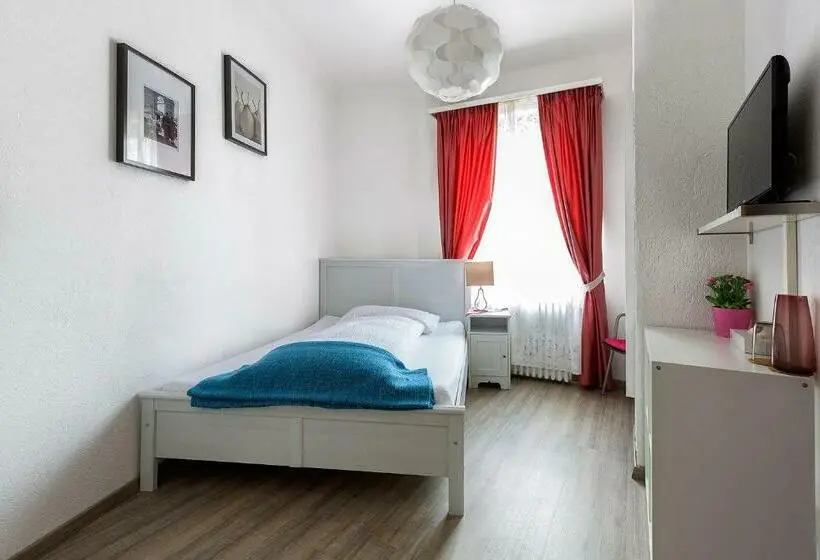 Standard Yhden Hengen Huone, Croce Federale