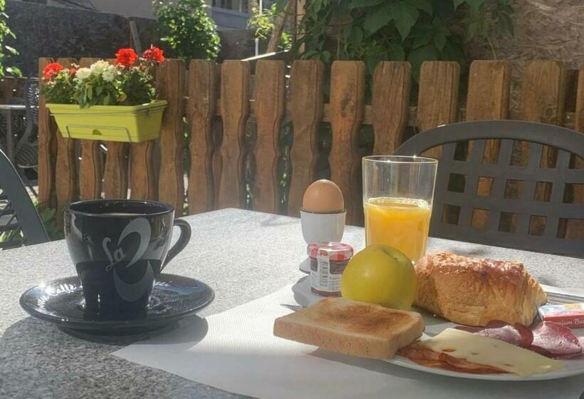 Номер Стандарт, Du Quai