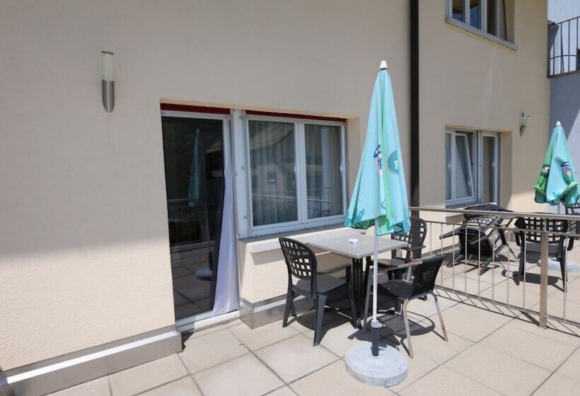 Номер Стандарт, Du Quai