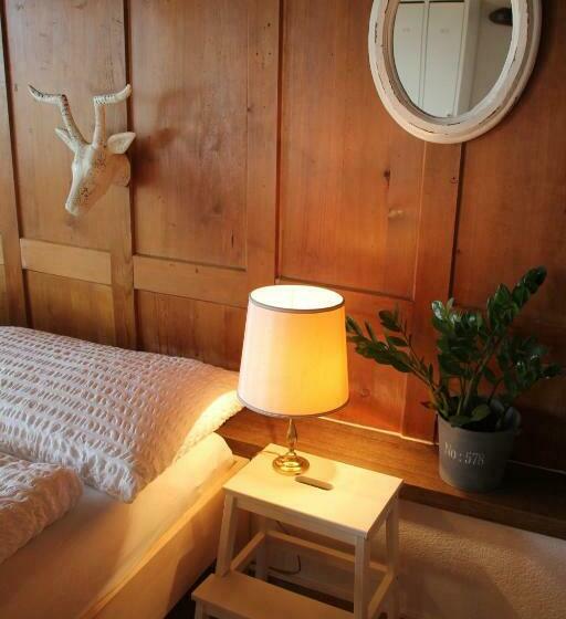 اتاق استاندارد با سرویس بهداشتی مشترک, Gasthaus Schlosshalde