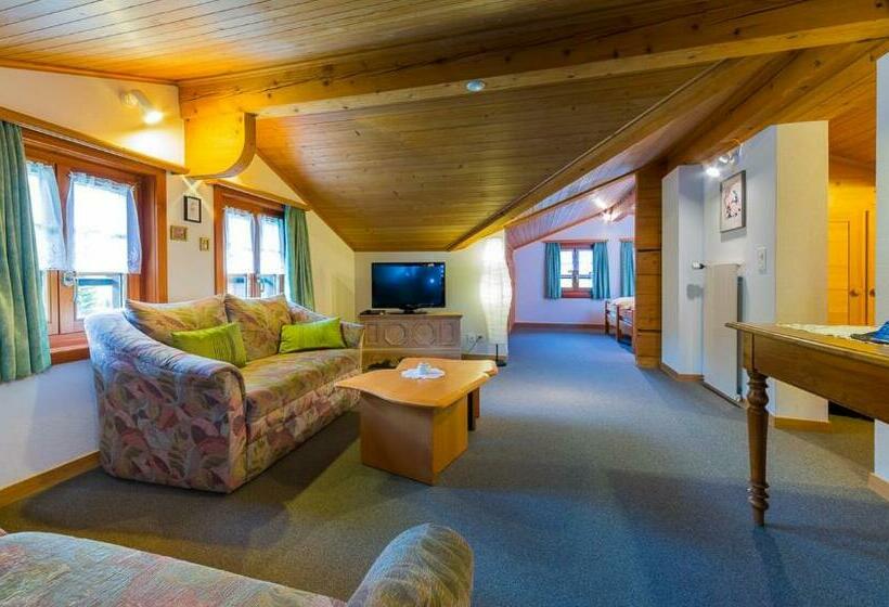 חדר משפחתי, Swiss Lodge Joopi