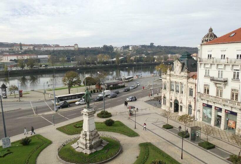 غرفة عائلية, Larbelo