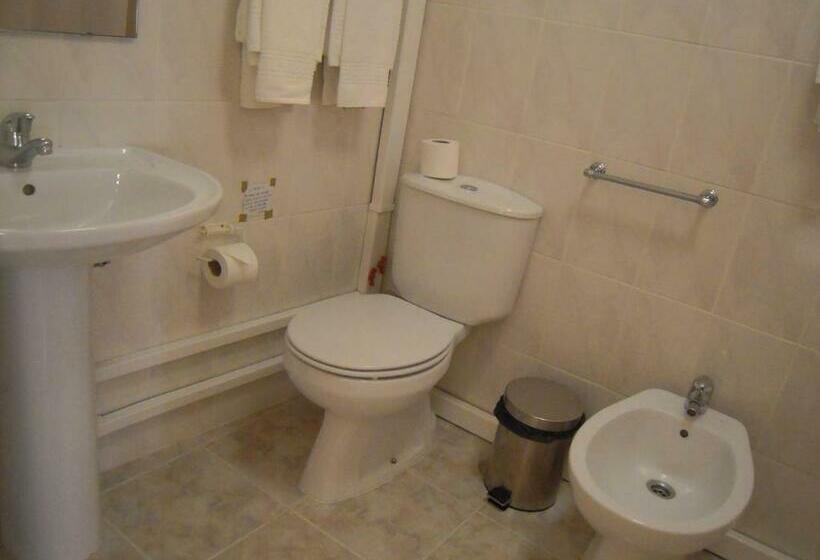 غرفة عائلية, Larbelo