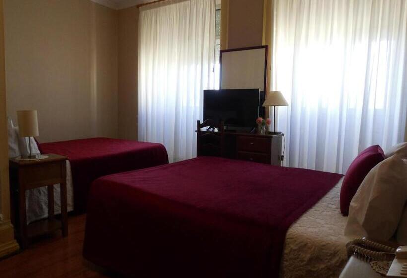 غرفة عائلية, Larbelo