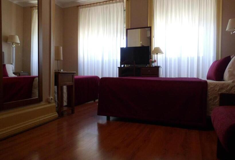 غرفة عائلية, Larbelo