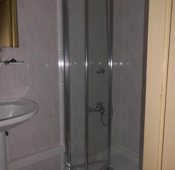 غرفة قياسية ثلاثية, Larbelo