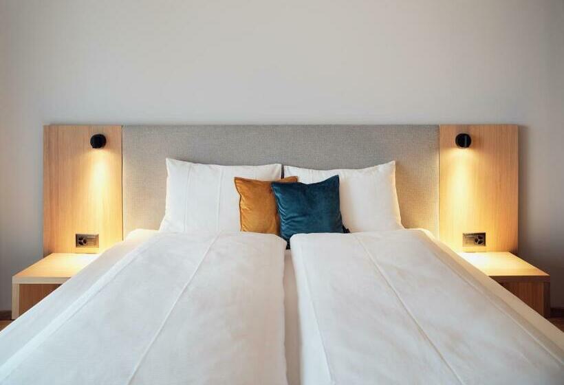 ジュニアスイート, Neu Schönstatt