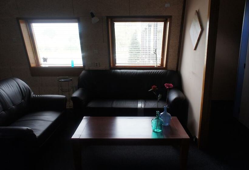 패밀리 스튜디오, The Budget