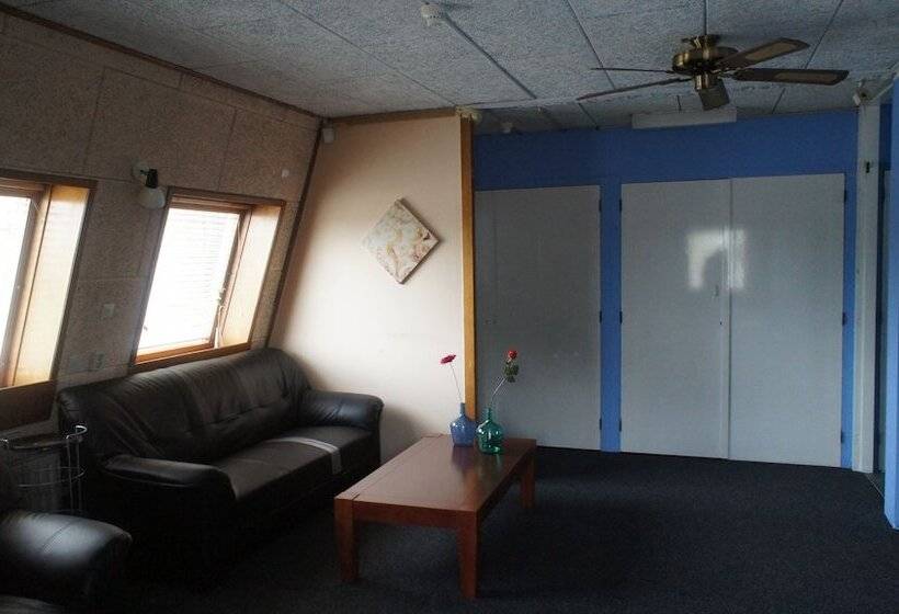 패밀리 스튜디오, The Budget