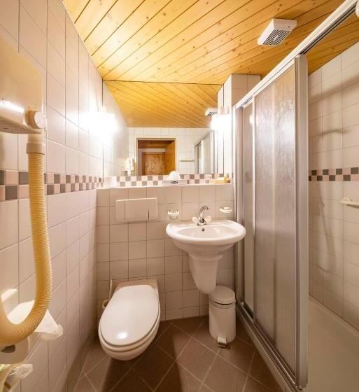 스탠다드 룸, Und Restaurant Chäseren