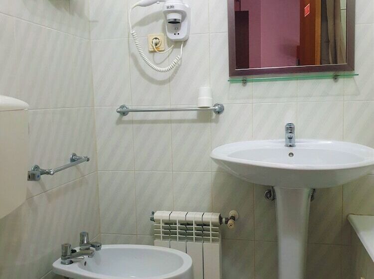 غرفة قياسية, Verde Pinho