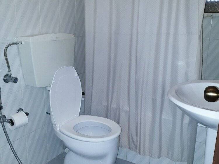 غرفة قياسية ثلاثية, Verde Pinho