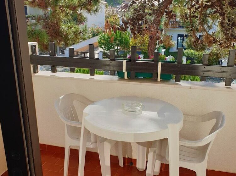 غرفة قياسية ثلاثية, Verde Pinho