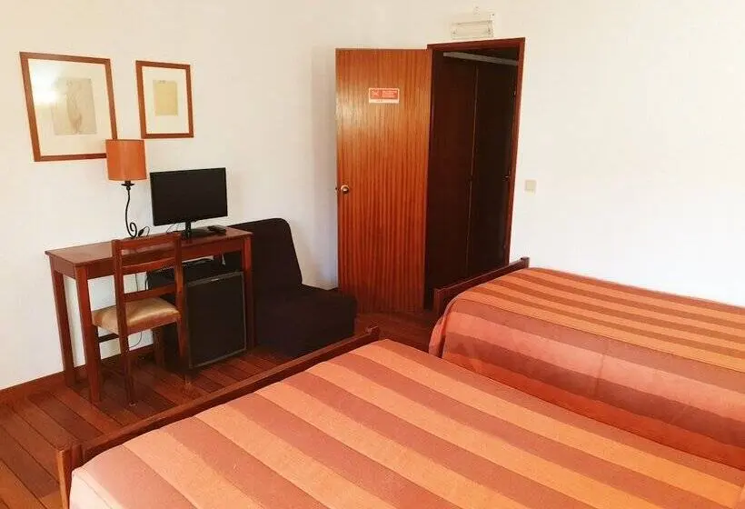 Standard Kolmen Hengen Huone, Verde Pinho