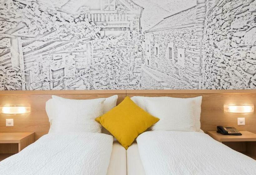 חדר אקונומי, Village Campofelice