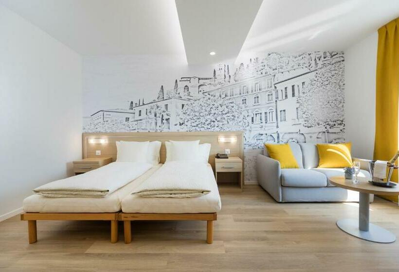 חדר משפחתי, Village Campofelice