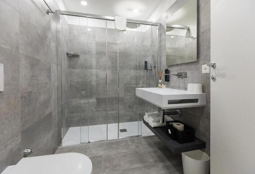 חדר משפחתי, Village Campofelice