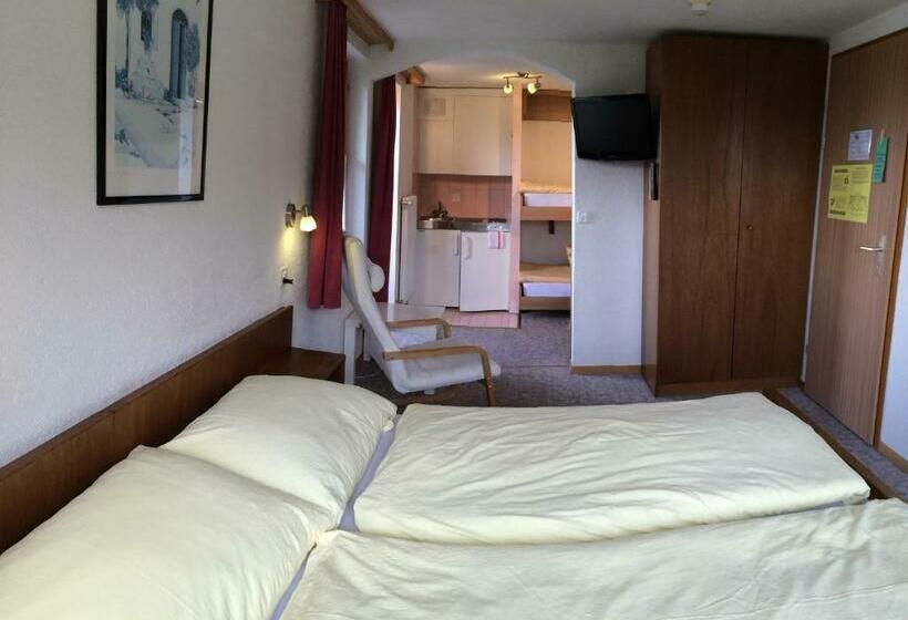 חדר משפחתי נוף להרים, Zum See