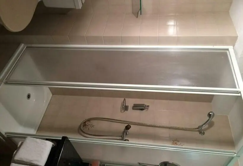スタンダード4人部屋, Zum See