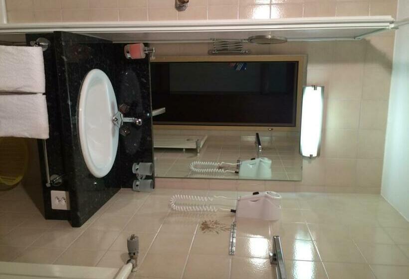 חדר סטנדרט לארבעה, Zum See