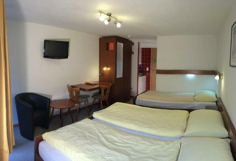 חדר סטנדרט לשלושה, Zum See