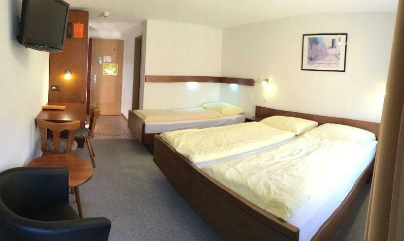 חדר סטנדרט לשלושה, Zum See