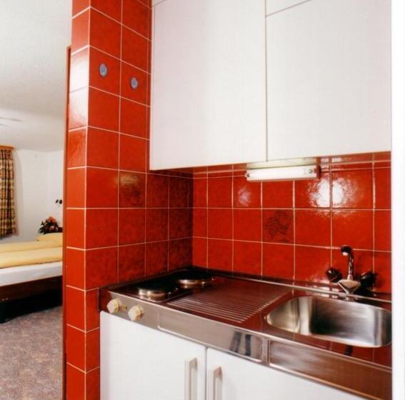 חדר סטנדרט לשלושה, Zum See