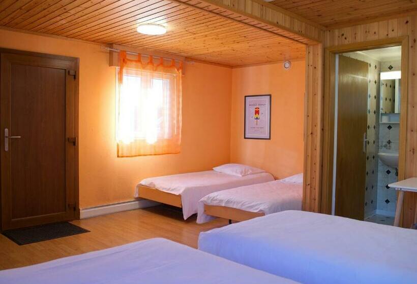 חדר משפחתי, Motel Restaurant 13 Etoiles