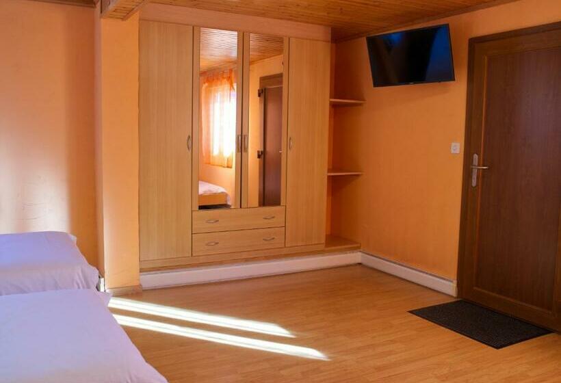 חדר משפחתי, Motel Restaurant 13 Etoiles