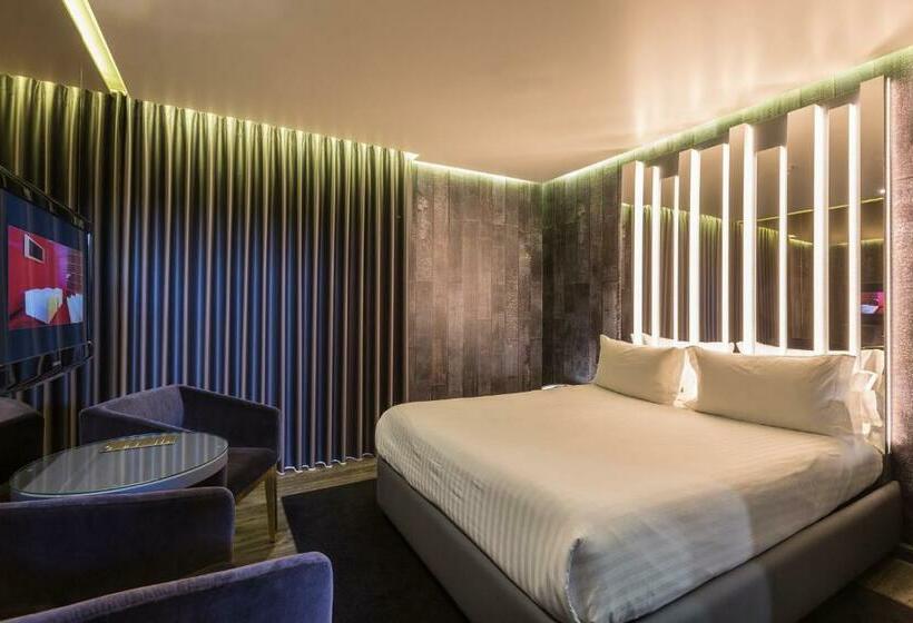 سوییت, Motel Tropicana