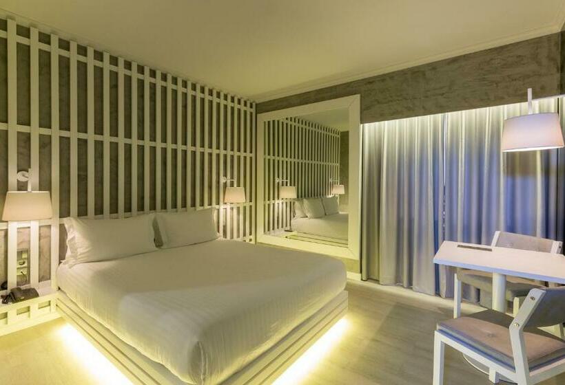 سوییت, Motel Tropicana