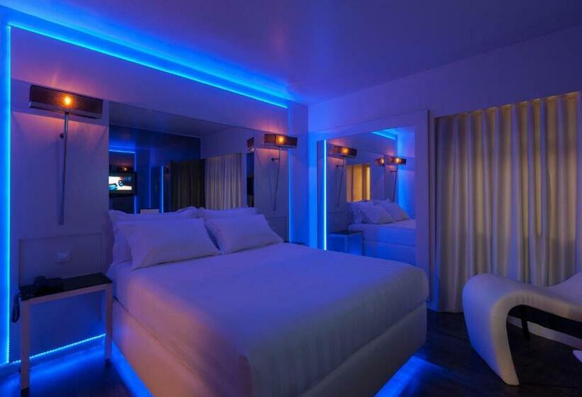 سوییت, Motel Tropicana