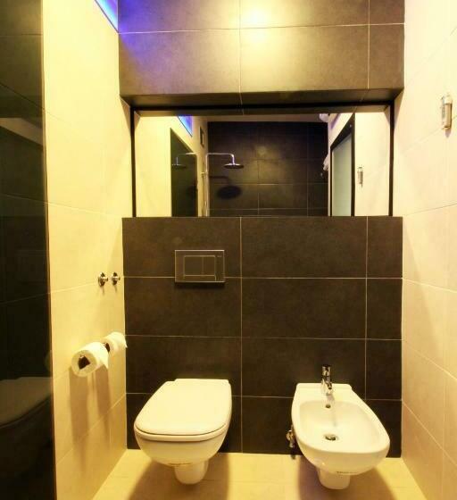 سوییت, Motel Tropicana