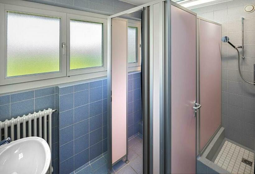 اتاق استاندارد چهارنفره با سرویس بهداشتی مشترک, Rapperswil Jona Youth Hostel