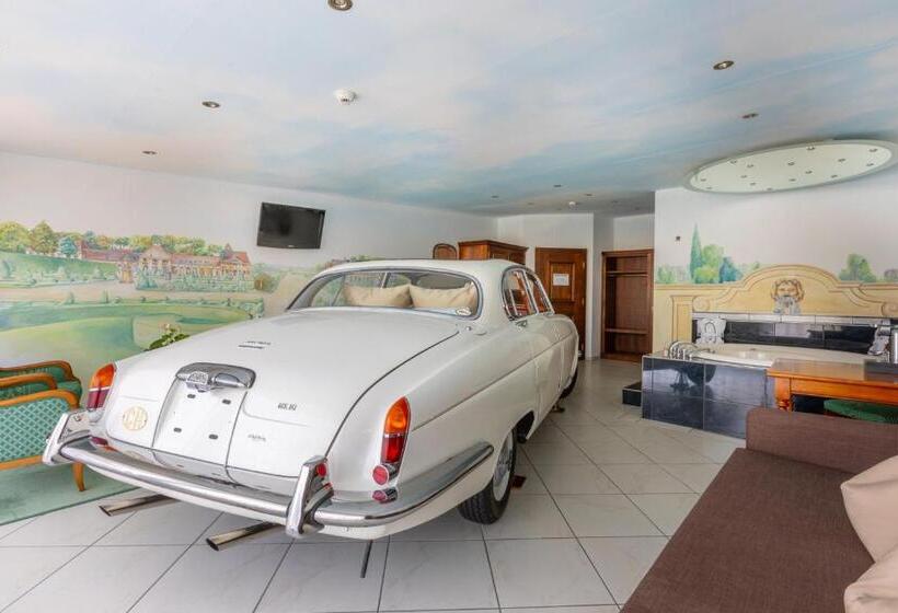 סוויטה, Swiss Chalet Merlischachen   Romantik Schloss Hotel Am See