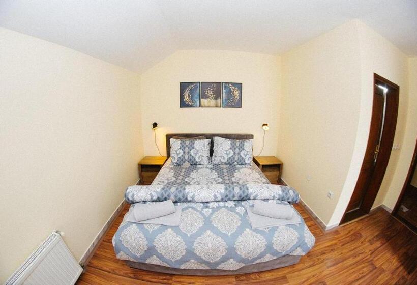 اتاق استاندارد سه تخته با چشم‌انداز باغ, Kronić Palace