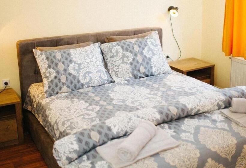 اتاق استاندارد سه نفره, Kronić Palace