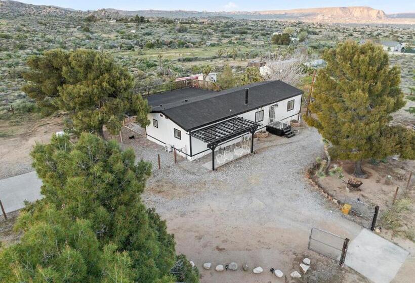 Вилла 3 Спальни, Wind Desert Spirit Pioneertown