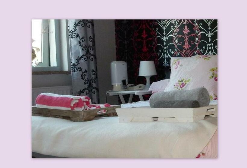 اتاق خانوادگی, B&b Acacia