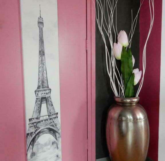 اتاق خانوادگی, B&b Acacia