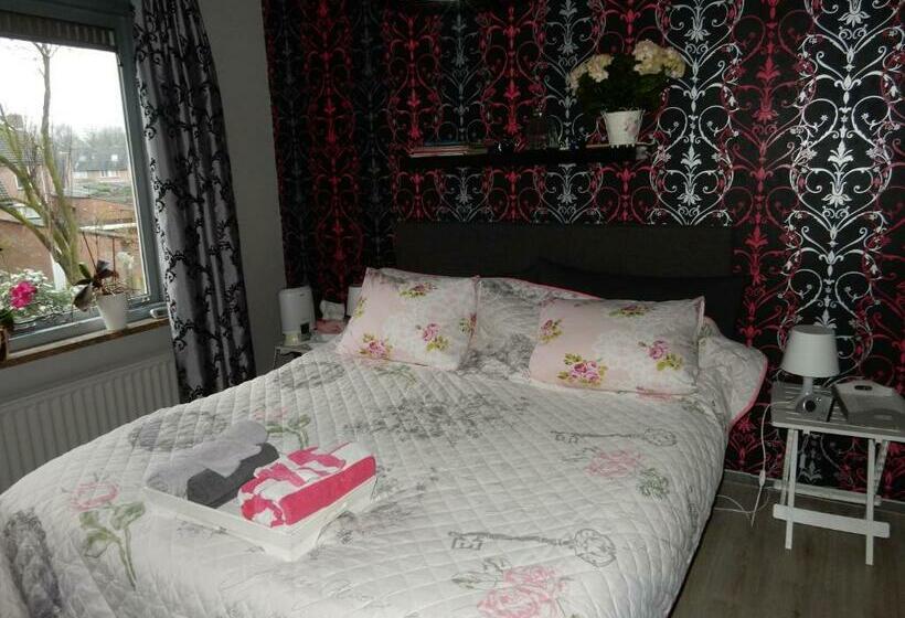 اتاق خانوادگی, B&b Acacia