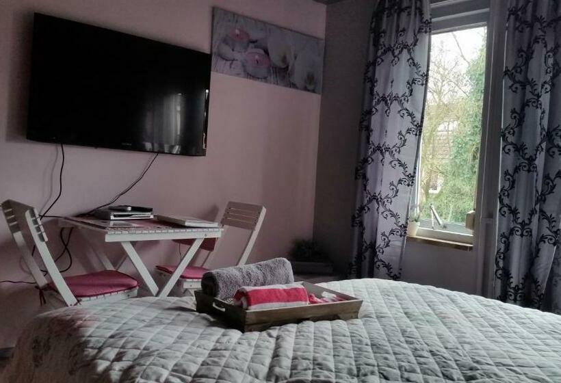 اتاق خانوادگی, B&b Acacia