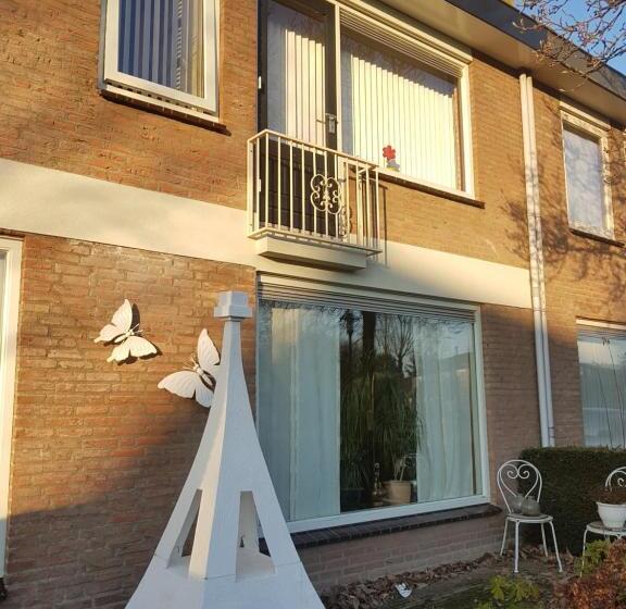 اتاق خانوادگی, B&b Acacia