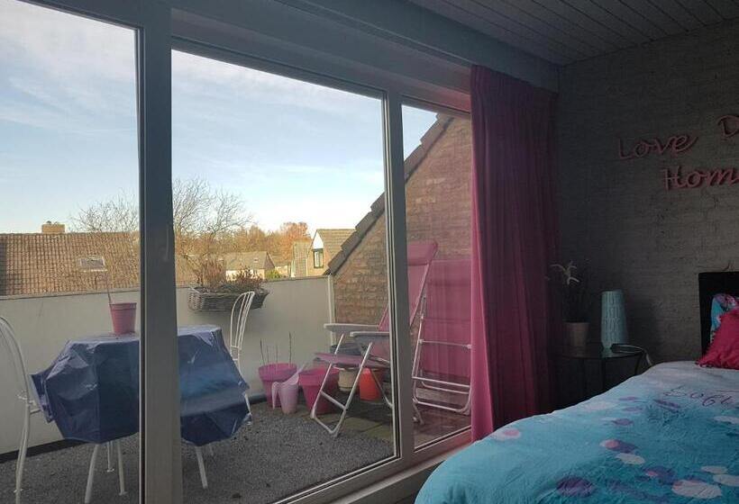 اتاق لوکس با بالکن, B&b Acacia