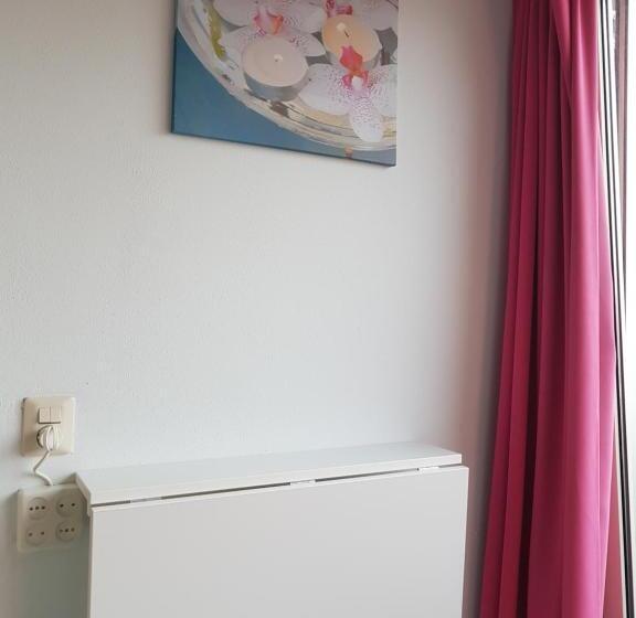 اتاق لوکس با بالکن, B&b Acacia