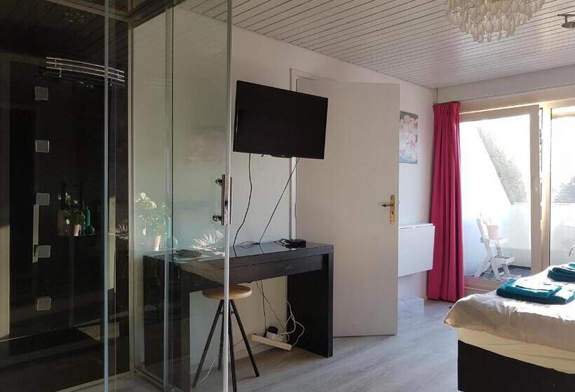 اتاق لوکس با بالکن, B&b Acacia