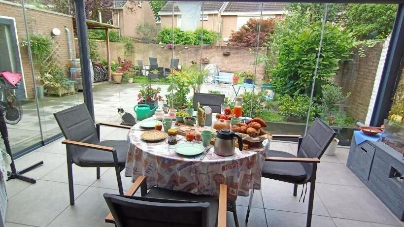 اتاق لوکس با بالکن, B&b Acacia