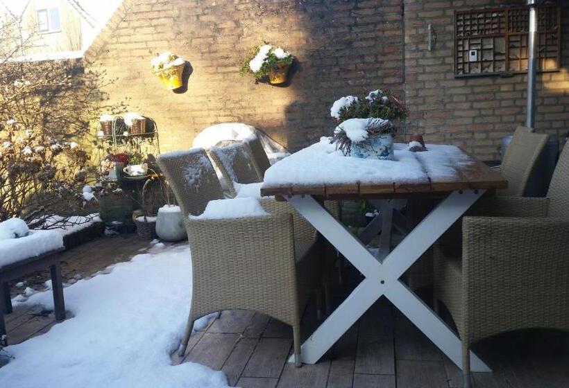 اتاق لوکس با بالکن, B&b Acacia