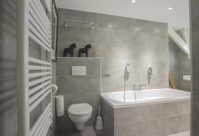 جناح, B&b Wladimir Studios