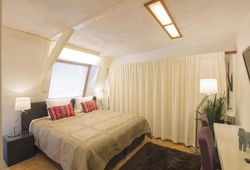 جناح, B&b Wladimir Studios